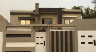 Villa duplex 5 chambres avec piscine, pieds dans l&rsquo;eau, à louer – Sébénikoro, Bamako