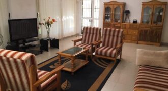 Villa basse meublée avec piscine à louer – Hippodrome, Bamako