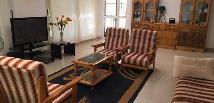 Villa basse meublée avec piscine à louer – Hippodrome, Bamako