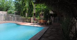 Grande maison avec piscine et jardins pour bureaux, entreprises, ONG Grande maison avec piscine et jardins pour bureaux, entreprises, ONG