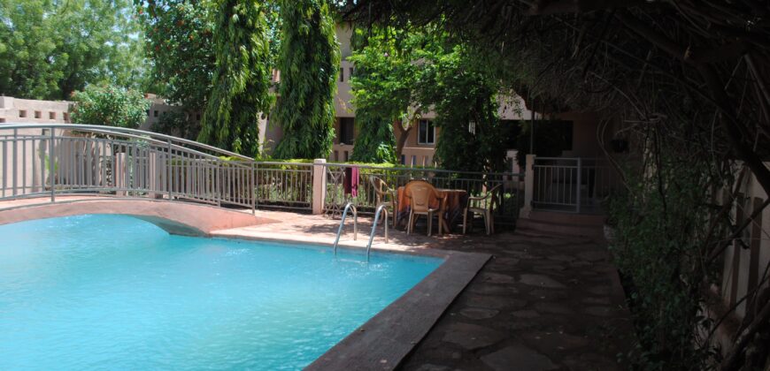 Maison R+1 4 chambres avec piscine et jardins à louer – Boulkassombougou, Bamako