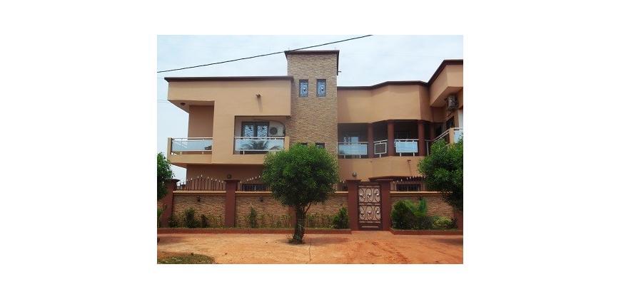 Villa duplex a louer a la zone industrielle Bamako
