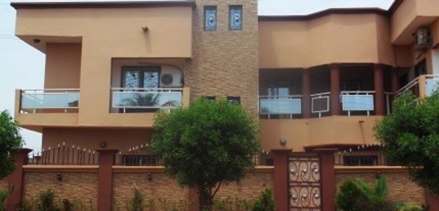Villa duplex 6 chambres à louer – Zone industrielle, Bamako