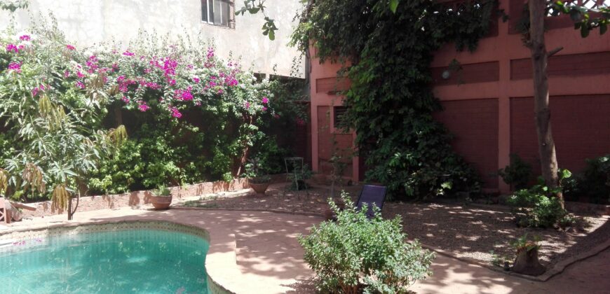 Appartement meublé 2 chambres en brique de terre avec piscine à louer – Sotuba ACI, Bamako