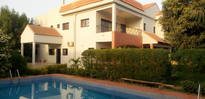 Villa 5 chambres avec piscine à louer – Faso Kanu, Magnambougou, Bamako