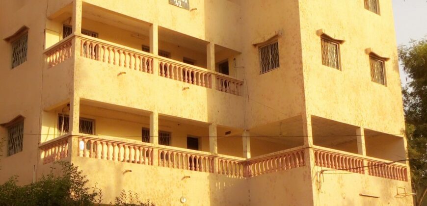 Bâtiment commercial de 3 étages à louer – Badalabougou, Bamako