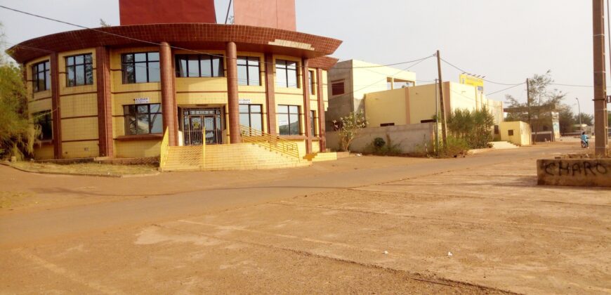 Immeuble R+1 à usage commercial à louer – Badalabougou, Bamako