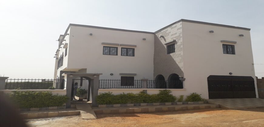 Immeuble R+1 neuf à louer – Ouenzzindougou, Bamako