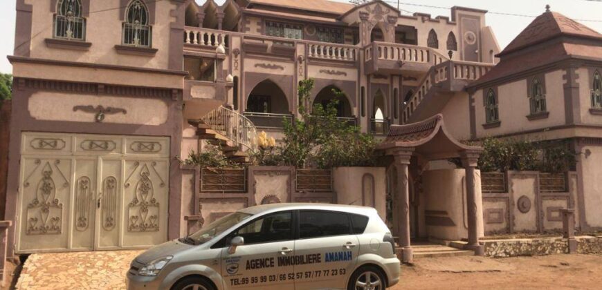 Villa duplex 10 chambres à louer – Djélibougou, Bamako