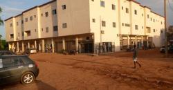 Immeuble à vendre à Boulkassoumbougou au bord du goudron Immeuble à vendre à Boulkassoumbougou au bord du goudron