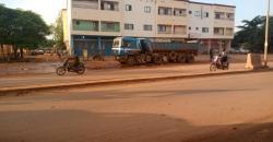 Immeuble à vendre à Boulkassoumbougou au bord du goudron Immeuble à vendre à Boulkassoumbougou au bord du goudron