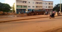 Immeuble à vendre à Boulkassoumbougou au bord du goudron Immeuble à vendre à Boulkassoumbougou au bord du goudron