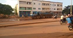 Immeuble à vendre à Boulkassoumbougou au bord du goudron Immeuble à vendre à Boulkassoumbougou au bord du goudron