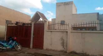 Maison villa pas chere a vendre a Sirakoro a côté de la cour de Kafoukouna