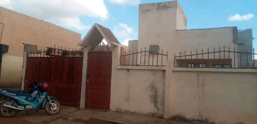 Maison villa pas chere a vendre a Sirakoro a côté de la cour de Kafoukouna