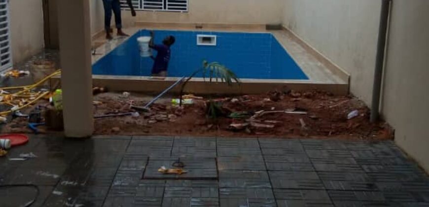 Villa F4 avec piscine à vendre à Bacodjikoroni Golf avec Titre foncier
