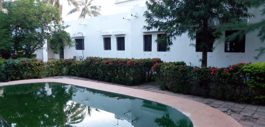 Villa 5 chambres avec piscine à louer – Torokorobougou