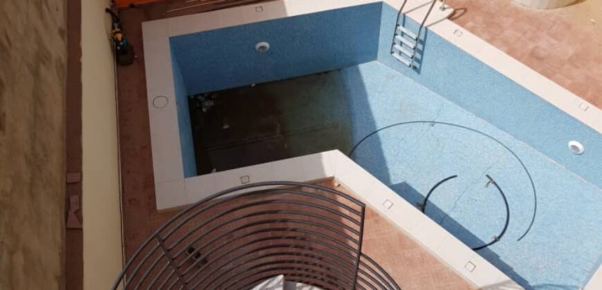Maison Villa Duplex non meublée avec piscine à louer à Sebenikoro cité somapim 2