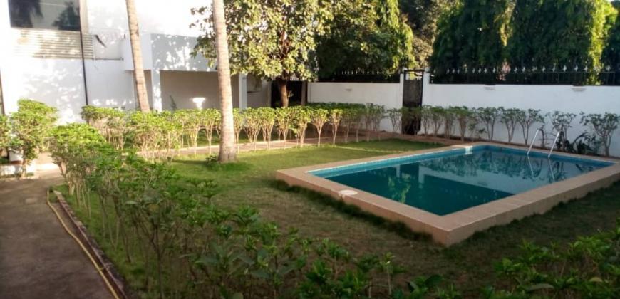 A louer belle villa non meublée a Badalabougou Est avec piscine