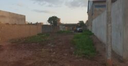 Terrain d’angle clôturé 900 m² à vendre – Niamana ancien poste Terrain d’angle clôturé 900 m² à vendre – Niamana ancien poste