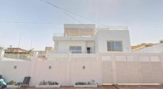Villa duplex 6 chambres avec piscine à vendre – Baco Djicoroni ACI