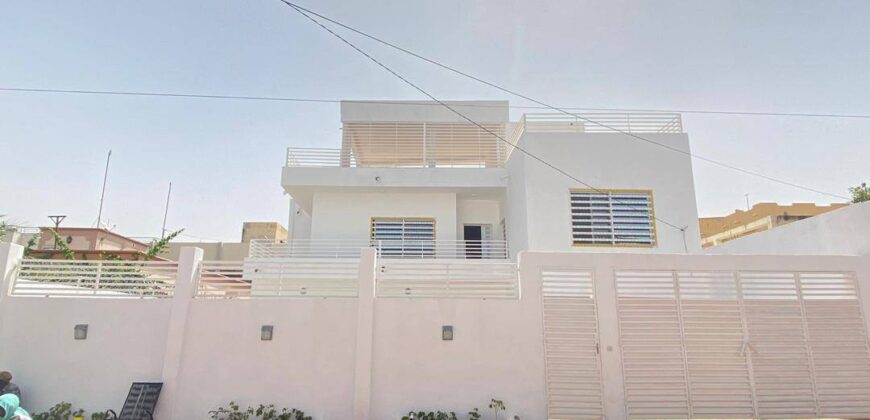 Villa duplex 6 chambres avec piscine à vendre – Baco Djicoroni ACI