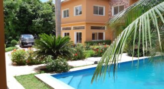 Grande villa R+2 avec piscine à louer ou à vendre – Sébénikoro