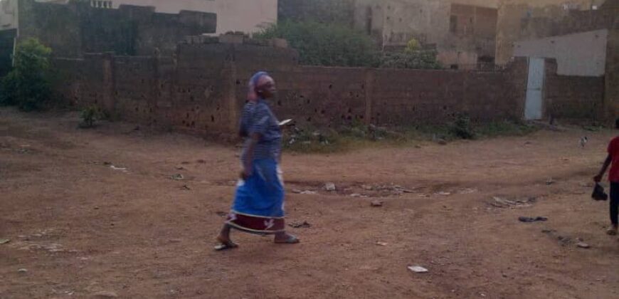 Terrain d&rsquo;angle 300 m² à vendre – Faladié, Hall de Bamako