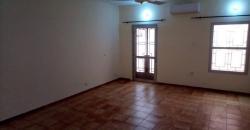 Maison à louer à Magnambougou: 6 chambres, 1 salon, 5 salles de bain Maison à louer à Magnambougou: 6 chambres, 1 salon, 5 salles de bain