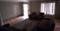 Maison à louer à Magnambougou: 6 chambres, 1 salon, 5 salles de bain Maison à louer à Magnambougou: 6 chambres, 1 salon, 5 salles de bain