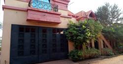 Villa Duplex à louer à Sotuba: 4 chambres, 1 salon, salles de bain Villa Duplex à louer à Sotuba: 4 chambres, 1 salon, salles de bain