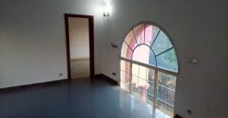 Villa Duplex à louer à Sotuba: 4 chambres, 1 salon, salles de bain Villa Duplex à louer à Sotuba: 4 chambres, 1 salon, salles de bain