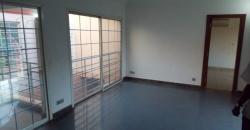 Villa Duplex à louer à Sotuba: 4 chambres, 1 salon, salles de bain Villa Duplex à louer à Sotuba: 4 chambres, 1 salon, salles de bain