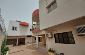 Villa a vendre a Faladie Bamako: 1200 m2, titre foncier