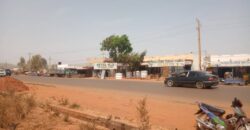 Terrain 1.200 m² au bord du goudron à vendre – Dialakorobougou Terrain 1.200 m² au bord du goudron à vendre – Dialakorobougou