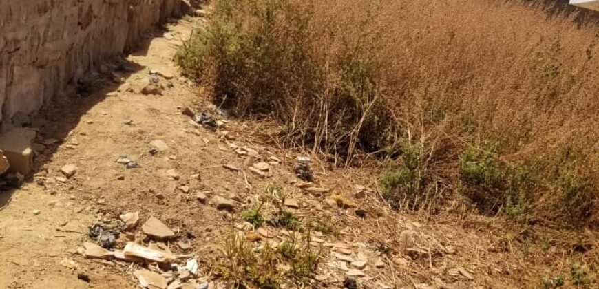 Terrain 300 m² (15/20) à vendre – Kati, près du poste
