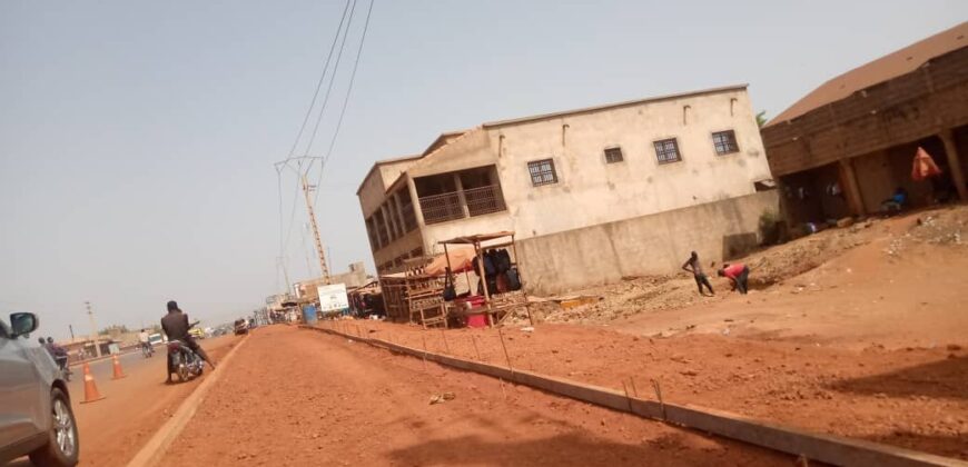 Terrain 300 m² au bord du goudron à vendre – Missabougou