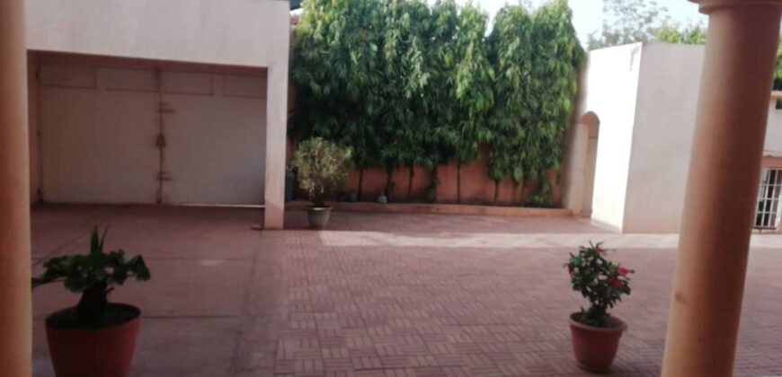 Villa en étages 10 chambres à vendre – Bolé, Banankabougou, Bamako
