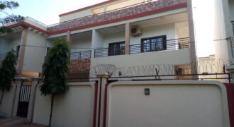 Villa duplex 5 chambres avec piscine à louer – Faso Kanu, Magnambougou