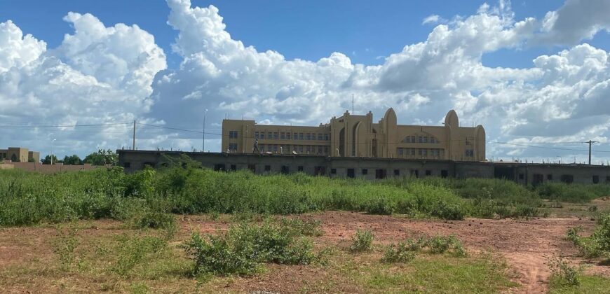 Terrains de 300 m² en titre foncier à vendre – face à l&rsquo;université de Kabala