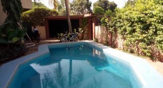Villa duplex non meublée à louer à Badalabougou Est avec piscine