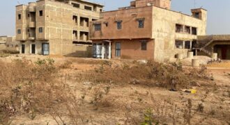 Terrain de 300 m² en titre foncier à vendre – Kabala, près de l&rsquo;université