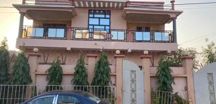 Villa duplex 5 chambres avec bureau à louer – Titibougou, Bamako