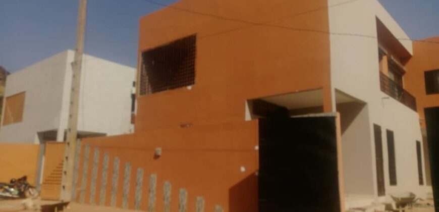 Villa duplex 4 chambres à louer – Station Oryx, Sébénikoro