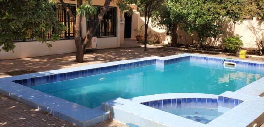 Villa duplex avec piscine à louer à Kalaban Coura