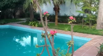 Villa semi meublée avec piscine à louer à Torokorobougou