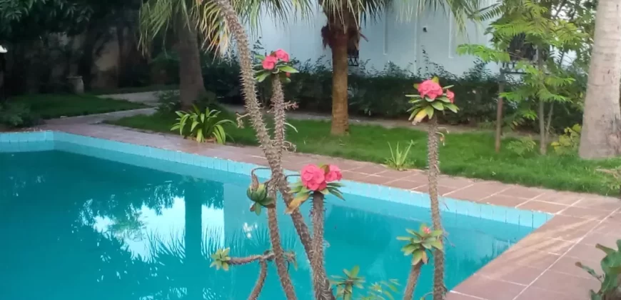 Villa semi meublée avec piscine à louer à Torokorobougou