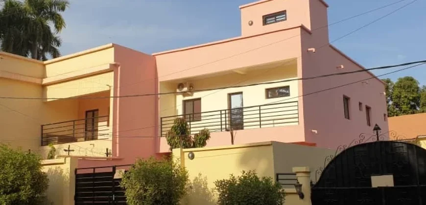 Villa duplex 4 chambres avec piscine et bureau à louer – Badalabougou Est