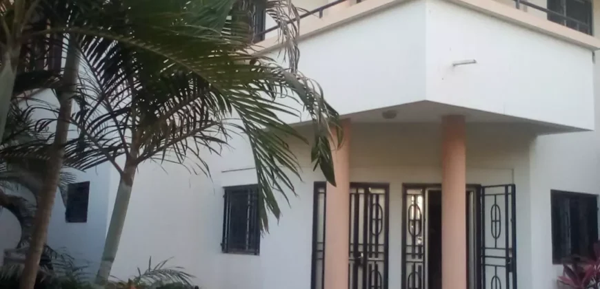 Villa duplex 5 chambres avec piscine à louer – Cité du Niger, Bamako