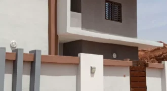Villa 4 chambres sur 300 m² en titre foncier à vendre – Sirakoro Méguétana